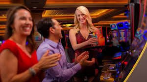 မြန်မာ ကစားသမား online bingo card ကစားနေသော မြင်ကွင်း MMK ငွေသွင်း